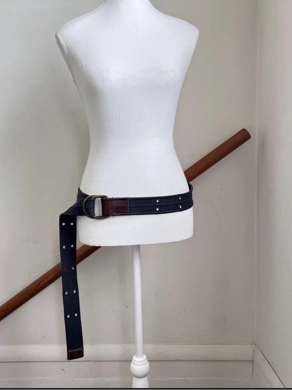 Vintage Abercrombie & Fitch grommet belt